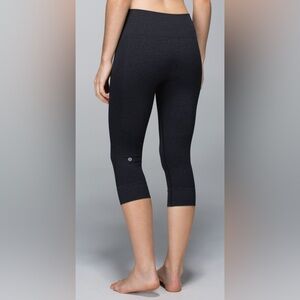Lululemon Seamlessly Street Crop in Black Size 6 Women's Cropped Leggings